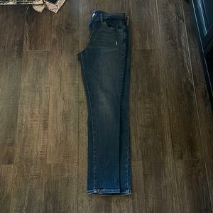 Jeans Levi’s size 31 non distressed just some whiskers very cute